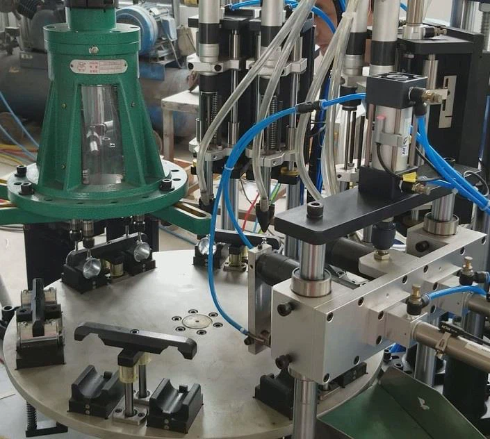 Automatic Tapping And Screwing Machine